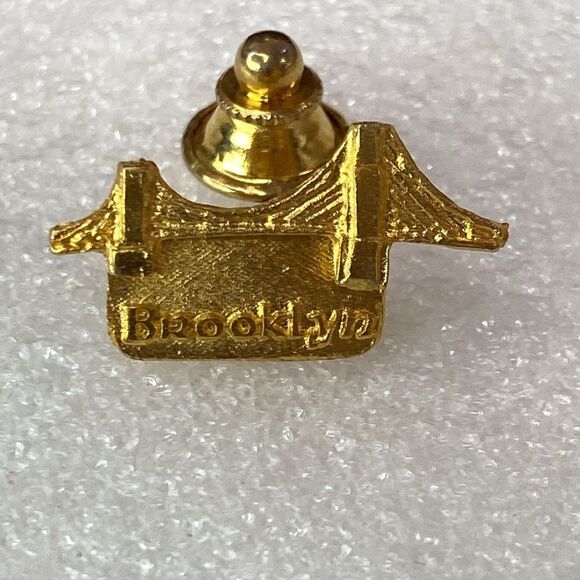 Vintage Brooklyn Bridge Gold Tone Brooch Pin Lapel Hat Pin - Picture 1 of 4